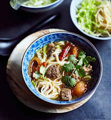 Rindfleischsuppe mit Nudeln (红烧牛肉面)