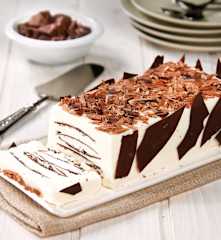 Semifreddo alla panna con lamine di cioccolato