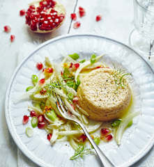 Cheddarsoufflé mit Fenchel-Granatapfel-Salat