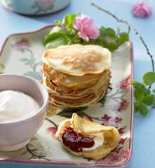Püfferchen mit Beeren und Crème fraîche