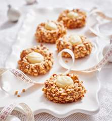 Husarenkrapfen mit weißer Schoko-Ganache