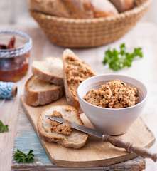 Pasta rybna z suszonymi pomidorami