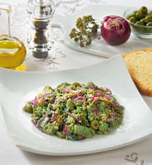 Uova strapazzate con cipolle e olive