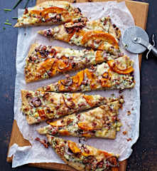 Pizza bianca z dynią i boczkiem