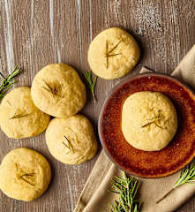 Focaccine con rosmarino
