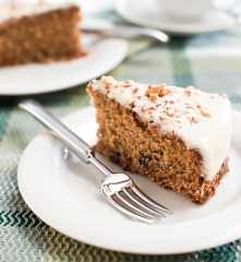 Pumpkin and Apple Sponge Cake with Oats and Raisins