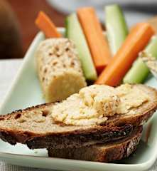 Gruyère-Butter mit Haselnüssen