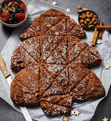 Weihnachtliches Frühstücksbrot