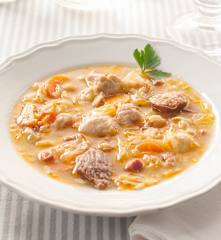 Potaje de repollo con restos del cocido