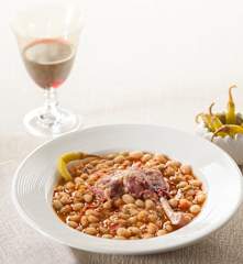 Pochas guisadas con pato