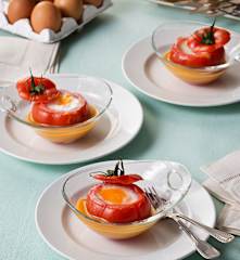 Huevo poché en tomate