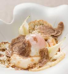 Pochiertes Landei mit Blumenkohl