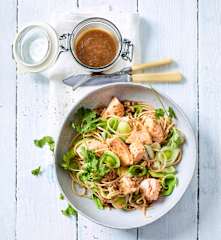 Zitronenspaghetti mit mariniertem Lachs