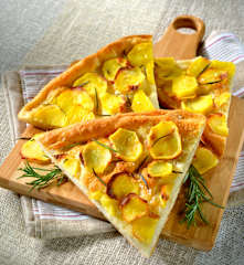 Focaccia mit Kartoffeln und Rosmarin