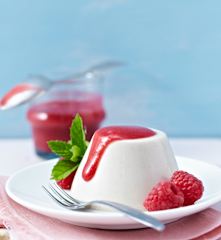 Panna cotta agli anacardi con salsa ai lamponi (vegan)