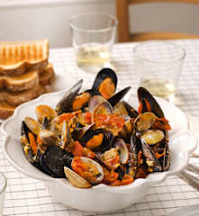 Mejillones y almejas con aliño al vapor de perejil