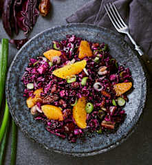 Orangen-Rotkohl-Salat mit Datteln
