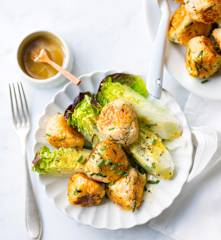 Boulettes de crabe et sucrine en salade