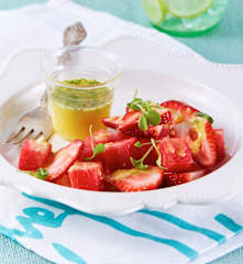 Ensalada de sandía con aderezo de feta