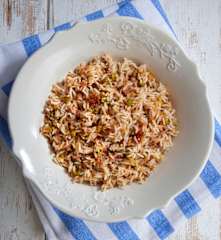 Riso basmati integrale con sgombro, pomodorini secchi e pistacchi