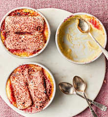 Crème brûlée au champagne et biscuits roses de Reims