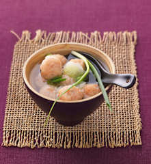 Zuppa cinese con polpette di gamberetti