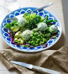 Légumes croquants, boulettes de chèvre