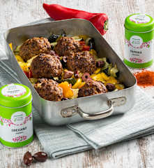 Bifteki mit Zucchini-Paprika-Gemüse und Oregano