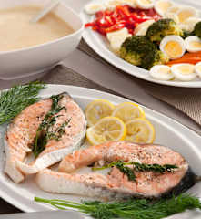 Menú: Crema de zanahoria y patata. Salmón al vapor con verduras