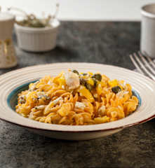 Fusilli di lenticchie rosse con ragù di orata e peperone (senza glutine)