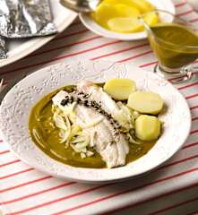 Lubina en papillote con crema de grelos