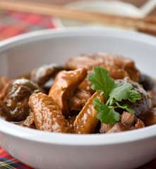 Tumis Ayam Jamur (Braised Chicken with Mushroom)