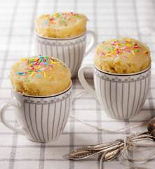 Mug cake con chocolate blanco