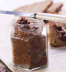 Feigenaufstrich mit Haselnüssen