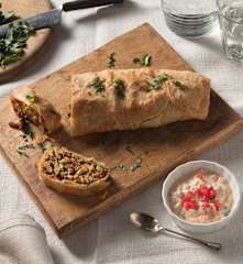 Eierschwammerlstrudel mit Paprikadip