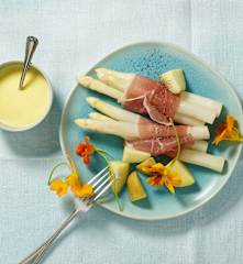 Asperges et jambon sauce hollandaise
