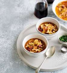 Sopa de tomate com feijão