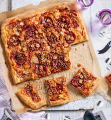 Pizza z krewetkami i chorizo