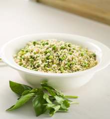 Quinoa con guisantes y pesto de almendras
