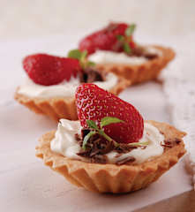 Kruche babeczki z owocami