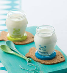 Iogurte de banana, laranja e bolacha