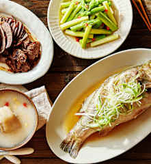 卤牛腱/黄豆猪蹄汤/清蒸鲈鱼/芦笋