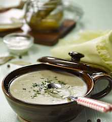 Kvašáková polévka se zakysanou smetanou