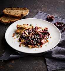 Contorno di radicchio, uvetta e pinoli