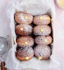 Bolas de berlim com custard de baunilha