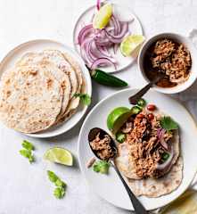 Tacos integrais com pulled pork em molho de cerveja