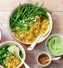 Haricots et riz au curry, sauce à l’avocat