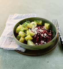 Rote Rüben-Gulasch mit Dill-Erdäpfel