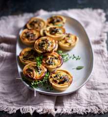 Mini-Quiches mit Enten-Konfit
