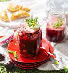 Té frío de hibisco y piña natural